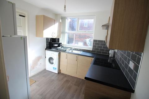 3 bedroom terraced house to rent, Mackenzie Road, Salford