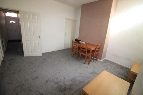3 bedroom terraced house to rent, Mackenzie Road, Salford