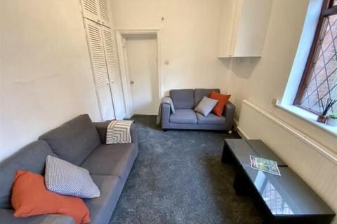 5 bedroom semi-detached house to rent, Alresford Road, Salford