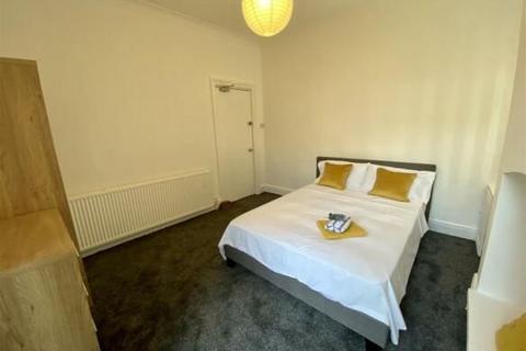 5 bedroom house share to rent, Room 2, 4 Alresford Road, Salford