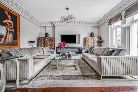 3 bedroom flat for sale, Palace Gate, London W8