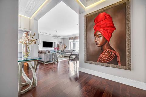 3 bedroom flat for sale, Palace Gate, London W8