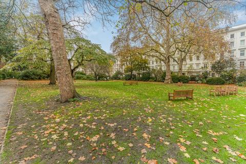 Studio for sale, Warwick Square, London SW1V