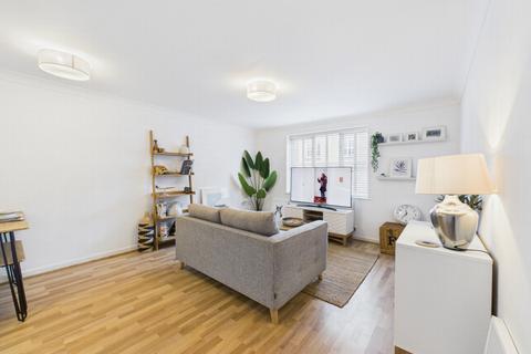 2 bedroom flat for sale, Weavers Mead, Haywards Heath, RH16