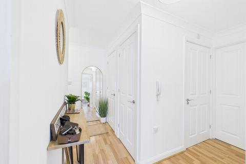 2 bedroom flat for sale, Weavers Mead, Haywards Heath, RH16