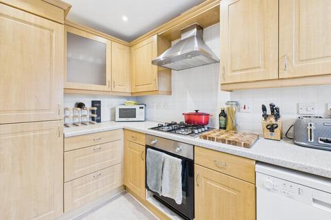 2 bedroom flat for sale, Weavers Mead, Haywards Heath, RH16
