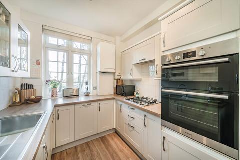 2 bedroom flat for sale, Macaulay Court, London SW4