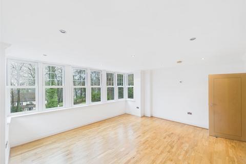 2 bedroom apartment to rent, Roke Road, Kenley