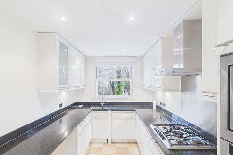 2 bedroom apartment to rent, Roke Road, Kenley