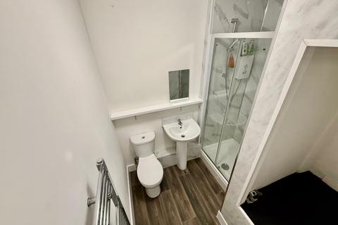 3 bedroom semi-detached house to rent, College Road, Birmingham