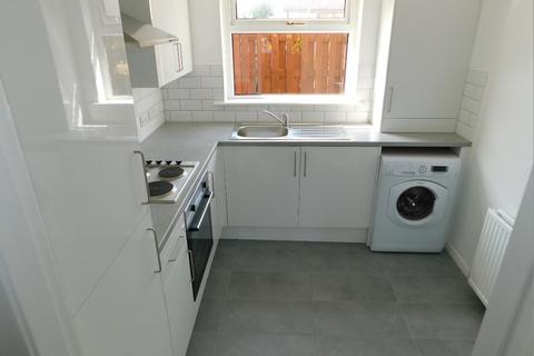 2 bedroom flat to rent, 41, Craigievar Square, Edinburgh, EH12 8YP