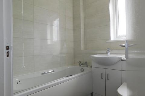 2 bedroom flat to rent, 41, Craigievar Square, Edinburgh, EH12 8YP