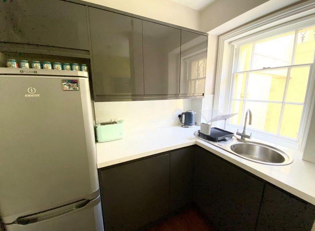 Kitchen 2.jpg
