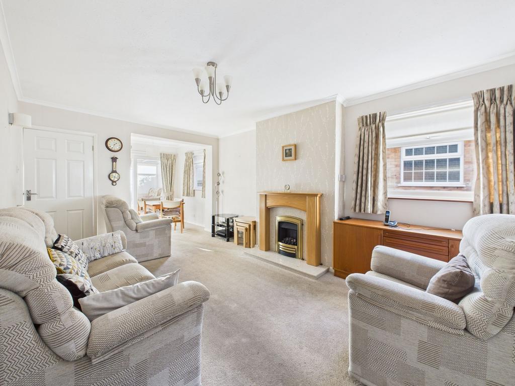 Lounge/Dining Room