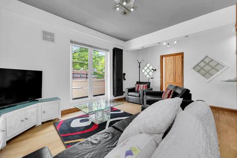 3 bedroom flat to rent, Murray Grove, London