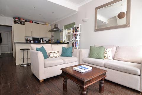 2 bedroom flat to rent, Halford Road, London, UK