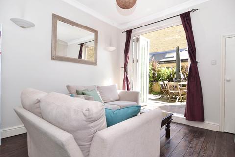 2 bedroom flat to rent, Halford Road, London, UK