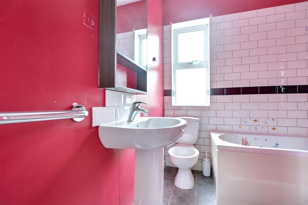 Bathroom 1.jpeg