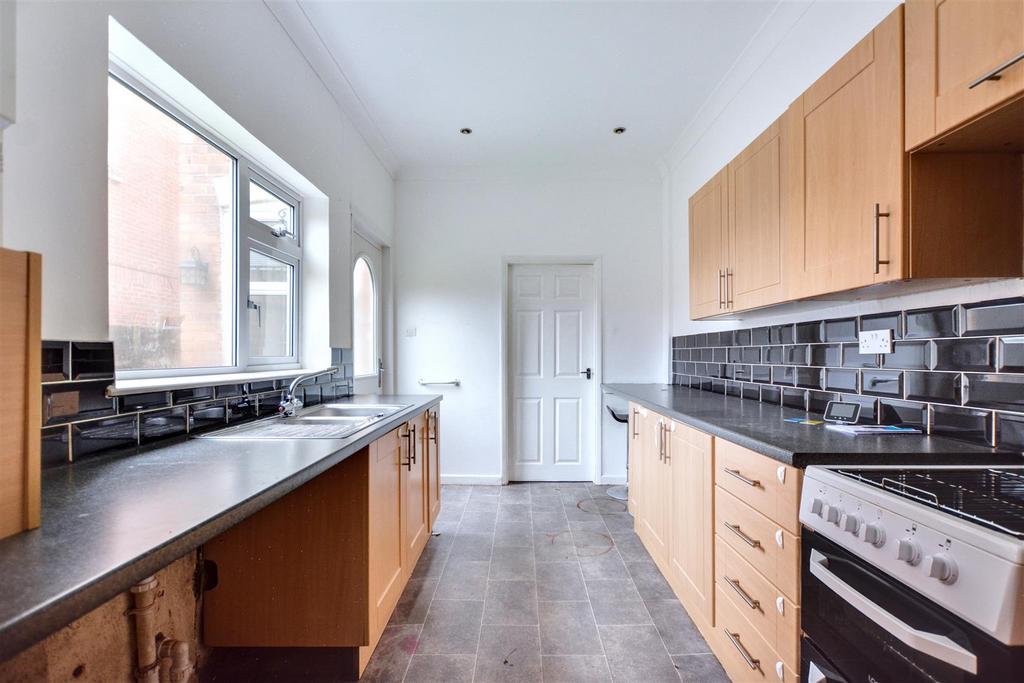 Kitchen 2.jpeg