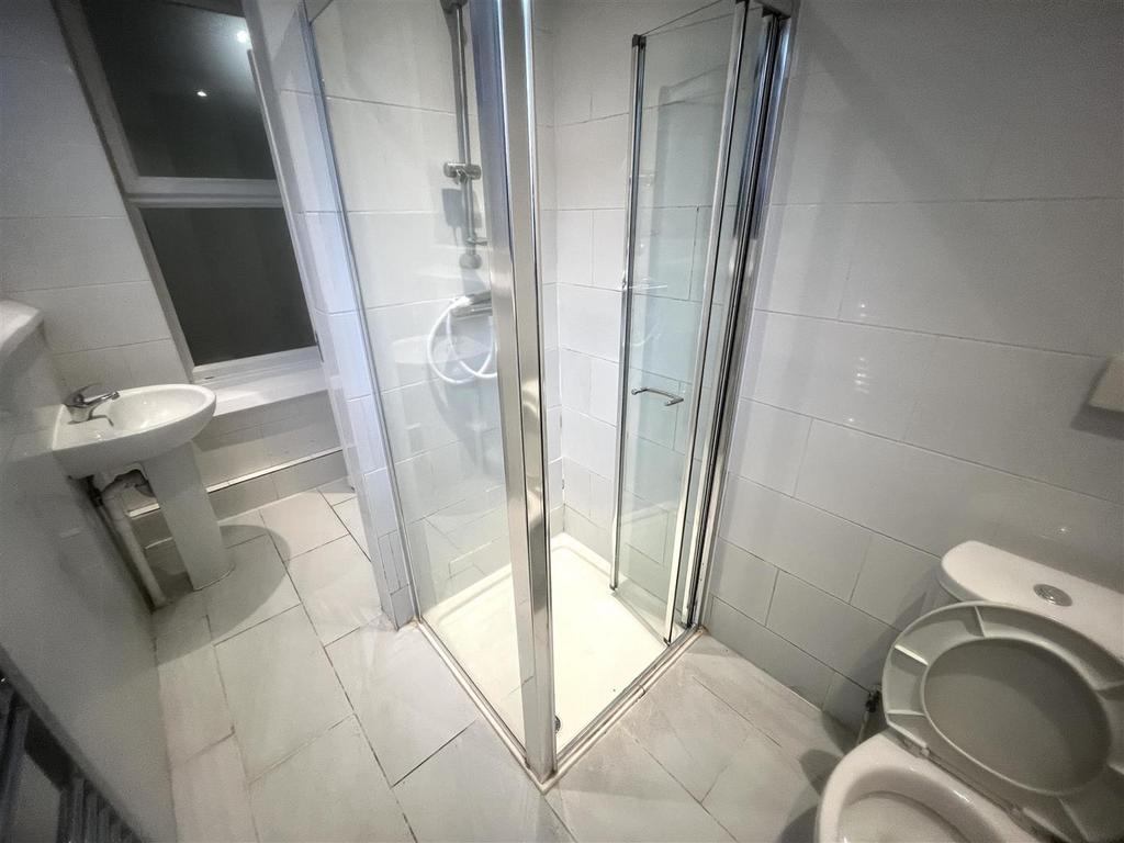Bathroom 1.JPG