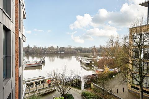 undefined, High Street, Brentford