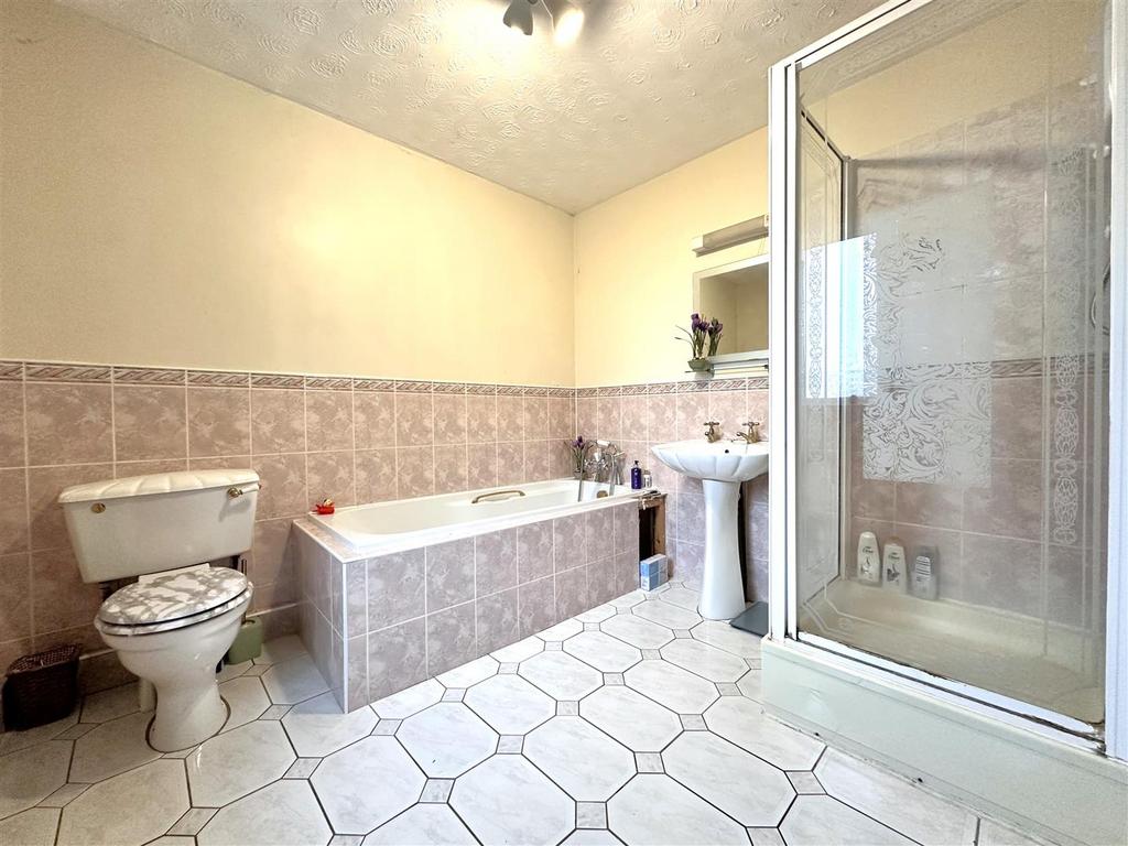 Four-Piece Family Bathroom 457