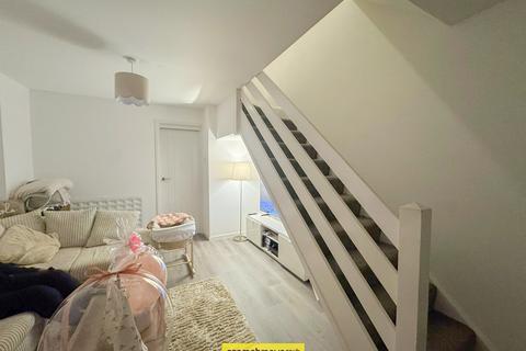 2 bedroom end of terrace house to rent, Repton Close Luton LU3 3UL