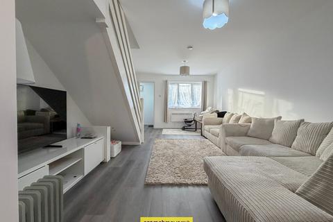 2 bedroom end of terrace house to rent, Repton Close Luton LU3 3UL
