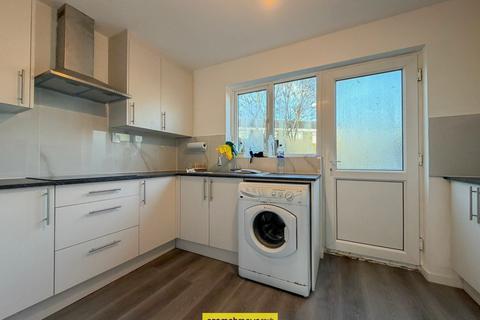 2 bedroom end of terrace house to rent, Repton Close Luton LU3 3UL