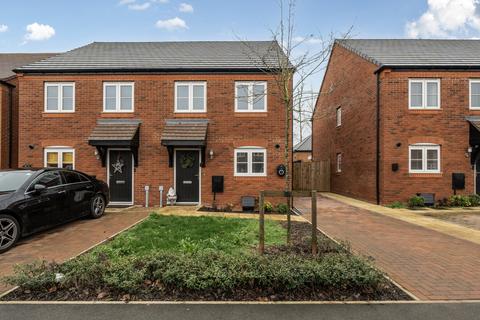 3 bedroom semi-detached house for sale - Watermill Way, Collingtree, Northampton, NN4