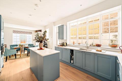 4 bedroom townhouse to rent, Astell Street, London, SW3