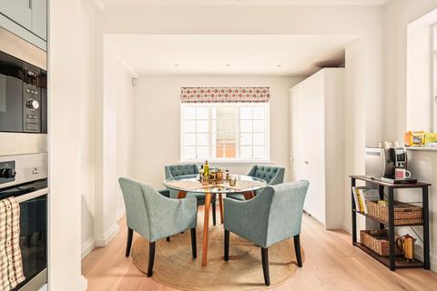 4 bedroom townhouse to rent, Astell Street, London, SW3