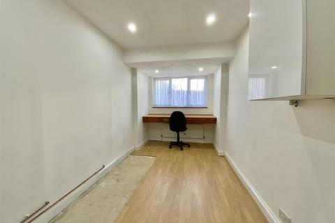 4 bedroom end of terrace house for sale, The Limes, Stony Stratford, Milton Keynes