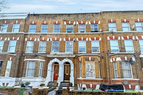 1 bedroom flat for sale, Gautrey Road, London, SE15