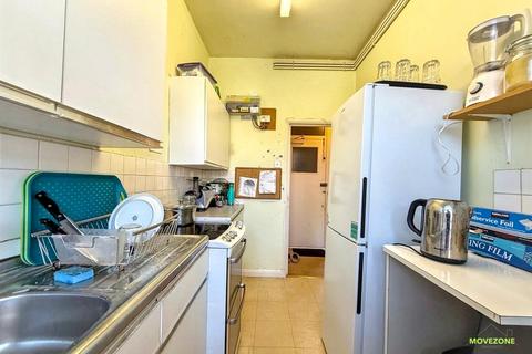 1 bedroom flat for sale, Gautrey Road, London, SE15