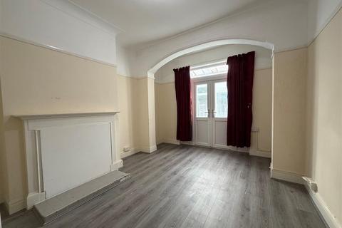 4 bedroom terraced house to rent, Ridgeway Gardens, Ilford