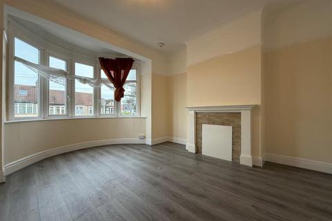 4 bedroom terraced house to rent, Ridgeway Gardens, Ilford