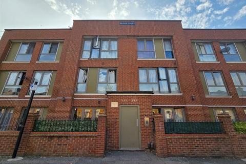 2 bedroom flat to rent, Cornwall Road, Tottenham