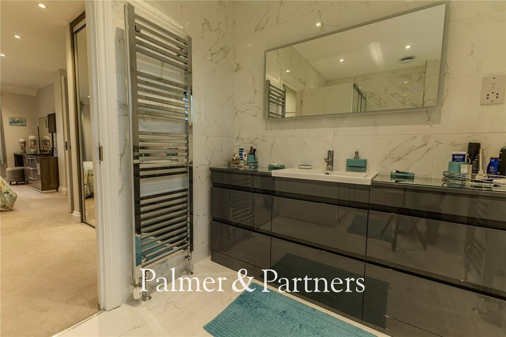Master En-Suite