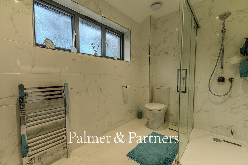 Master En-Suite