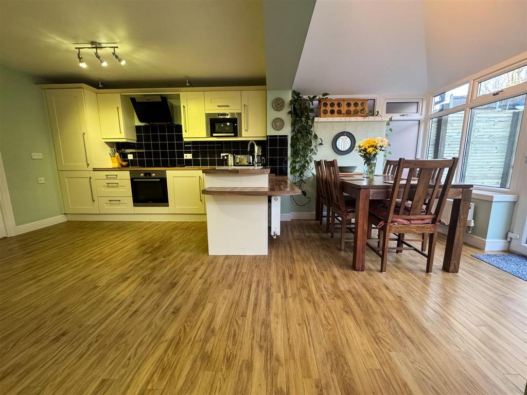 Extended kitchen family room