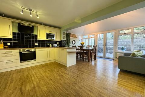 undefined, Don Avenue, Wharncliffe Side, S35