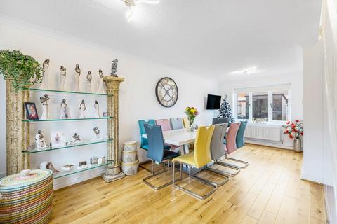 3 bedroom semi-detached house for sale, Annette Close, Spalding