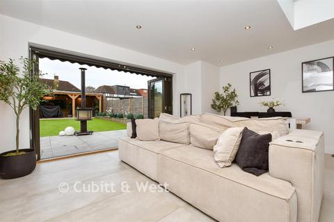 3 bedroom end of terrace house for sale, Bramblewood Close, Carshalton, Surrey