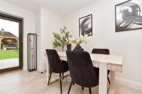 3 bedroom end of terrace house for sale, Bramblewood Close, Carshalton, Surrey