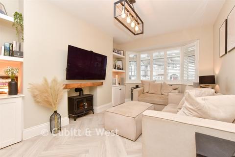 3 bedroom end of terrace house for sale, Bramblewood Close, Carshalton SM5