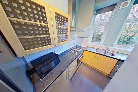 2 bedroom flat to rent, Crow Road, Broomhill, GLASGOW, G11