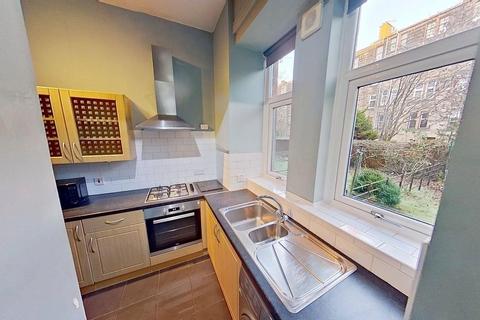 2 bedroom flat to rent, Crow Road, Broomhill, GLASGOW, G11
