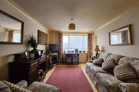 2 bedroom ground floor flat for sale, Beresford Gardens, Margate CT9