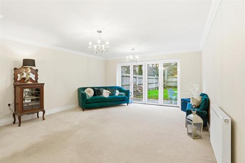 3 bedroom semi-detached house for sale, Stanton Grove, Tadworth